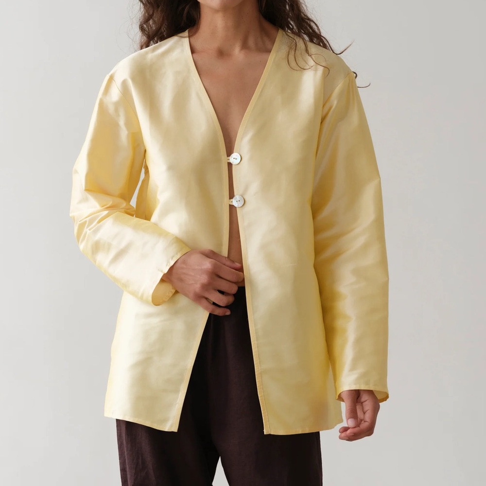 Donni Taffeta Split Top in Butter Yellow